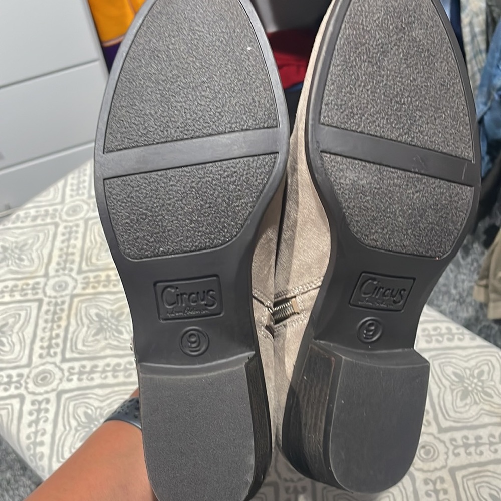 Tan/grey booties - Picture 5 of 5